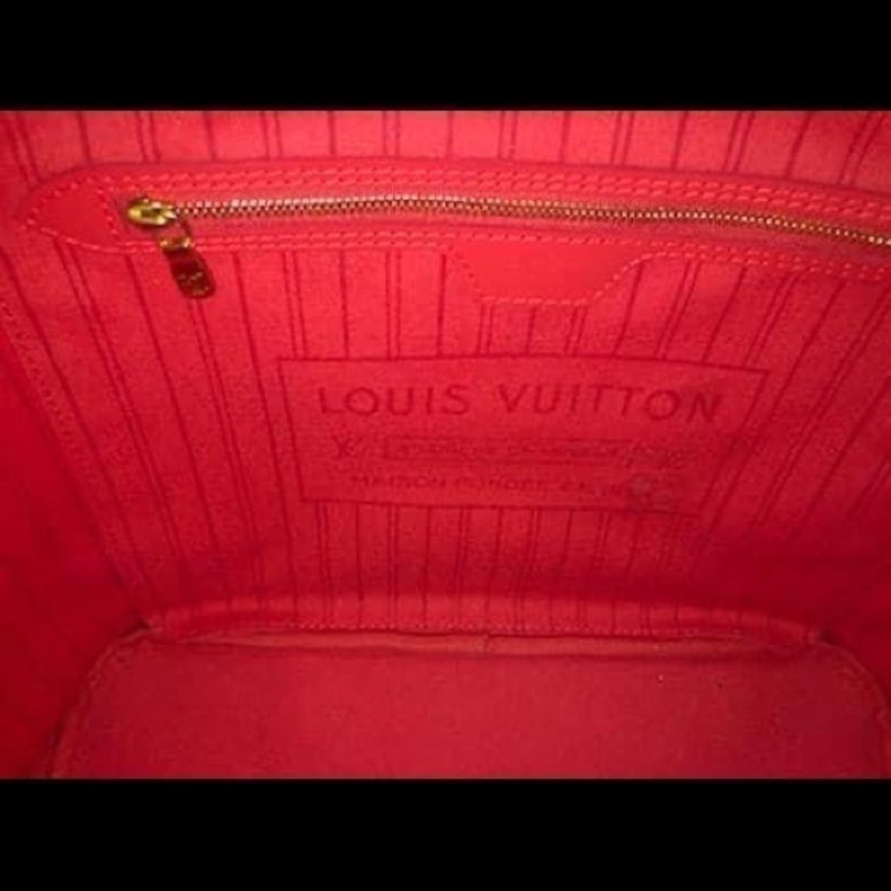 Limited Edition Totom Neo Neverall and pouch. - Picture 11 of 12